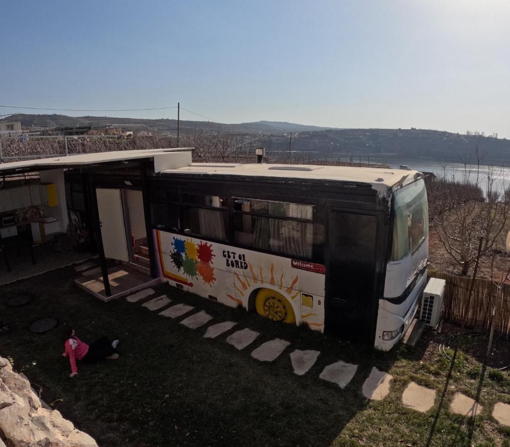 Apartmán The Bus Madždal Šams Exteriér fotografie