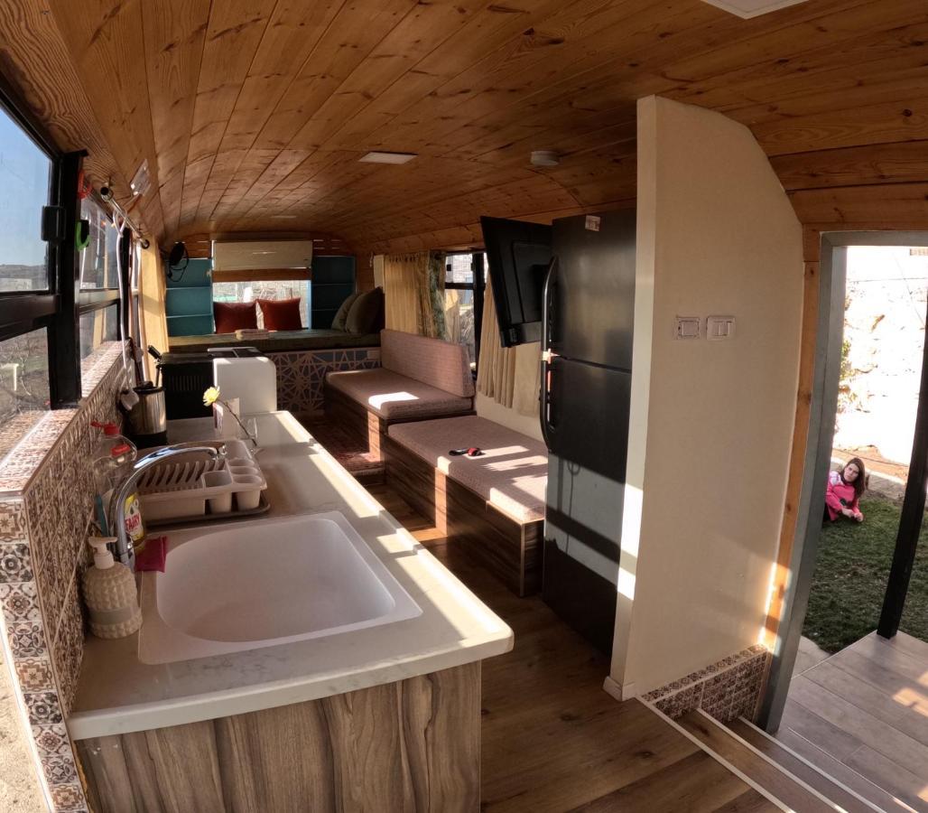 Apartmán The Bus Madždal Šams Exteriér fotografie